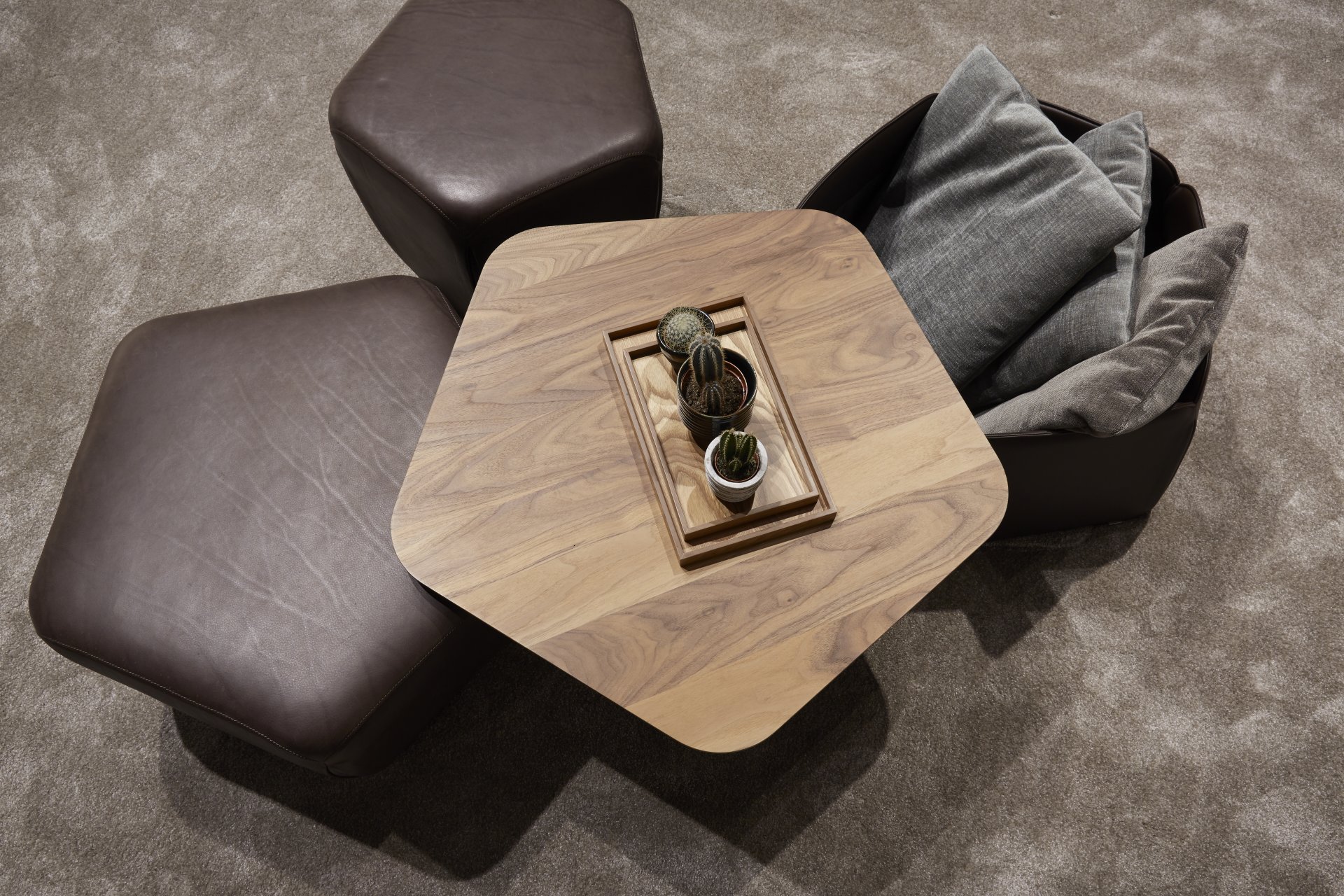 Pentagono JR-p550 : Footstools Footstools : Pentagono JR-p550